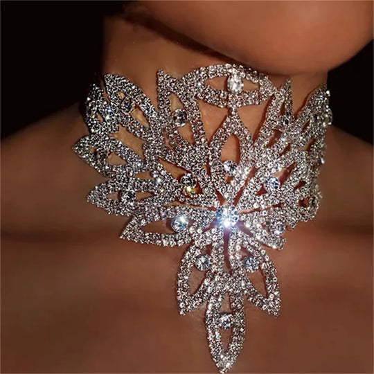 2024 New Luxury Jewelry Rhinestone Flower Choker Necklace Bling Crystal Bib Necklace Statement Jewelry Accessories