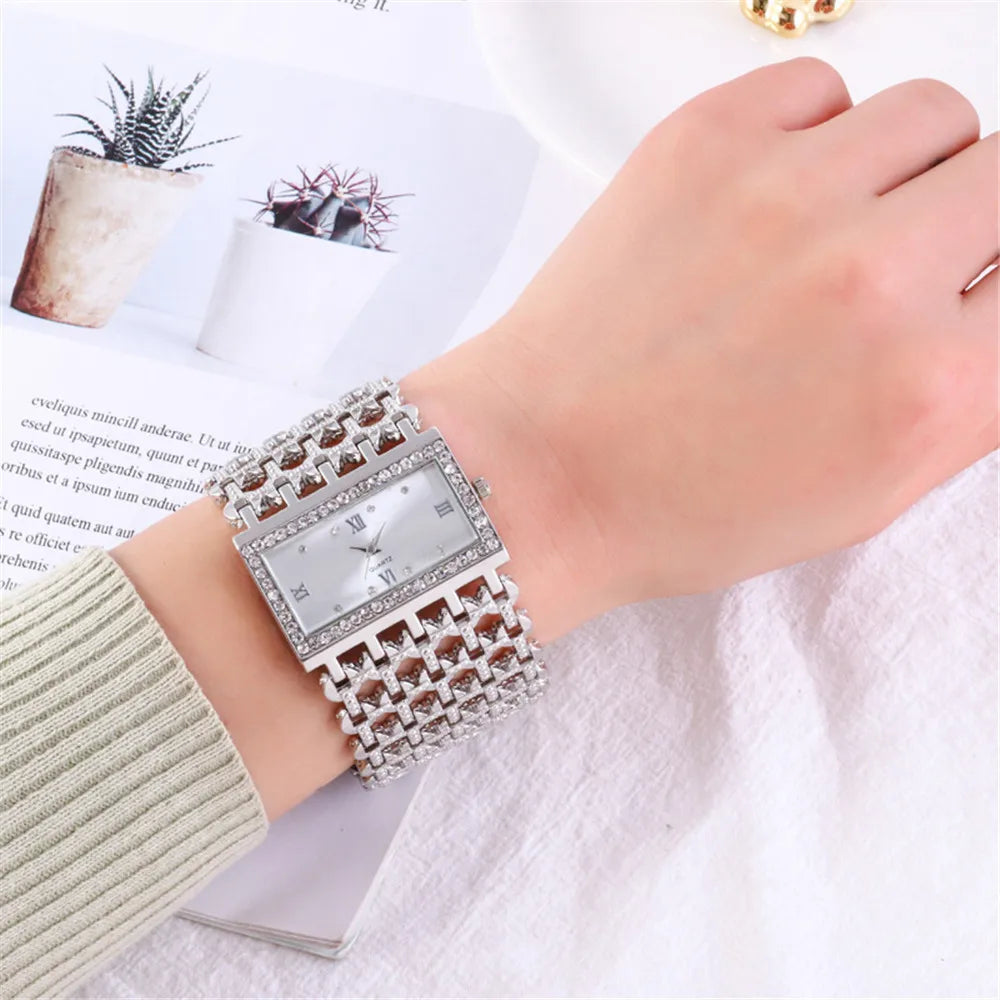 "UTHAI New Women's Watch - Fashionable Light Luxury, Square Diamond Quartz, Lady's Gold Stainless Steel Bracelet Timepiece"