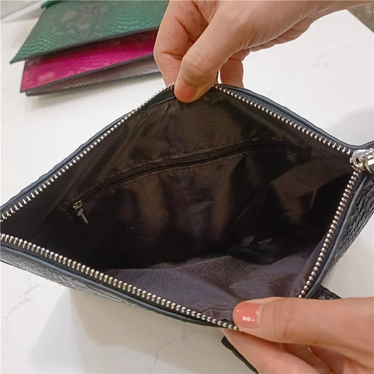 "Designer 3D Serpentine Luxury Clutch Bags for Women: Fashion PU Leather iPad Envelope Handbags with Wrist Wallet