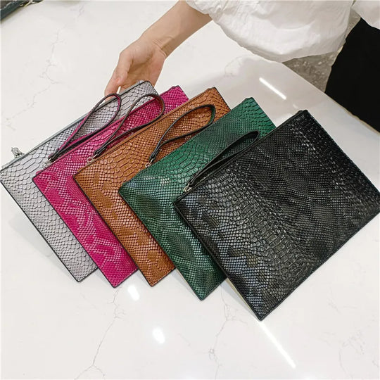 "Designer 3D Serpentine Luxury Clutch Bags for Women: Fashion PU Leather iPad Envelope Handbags with Wrist Wallet