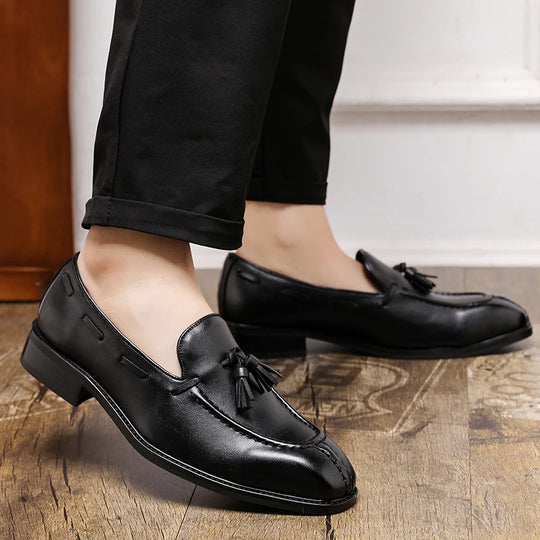 Fashion Large Size Mens Casual Shoes Light Slip on Man Tassels Loafers Designer Leather Moccasins Wedding Party Leather Shoes