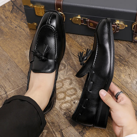 Fashion Large Size Mens Casual Shoes Light Slip on Man Tassels Loafers Designer Leather Moccasins Wedding Party Leather Shoes