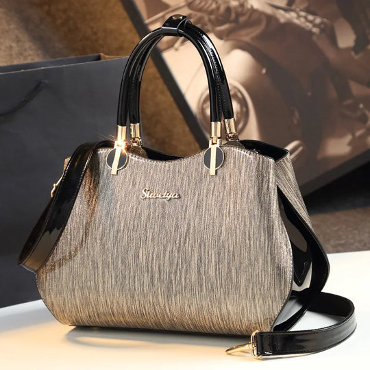 "Chic Minimalist Leather Handbag for Modern Women: Spacious Single Shoulder Crossbody Bag"