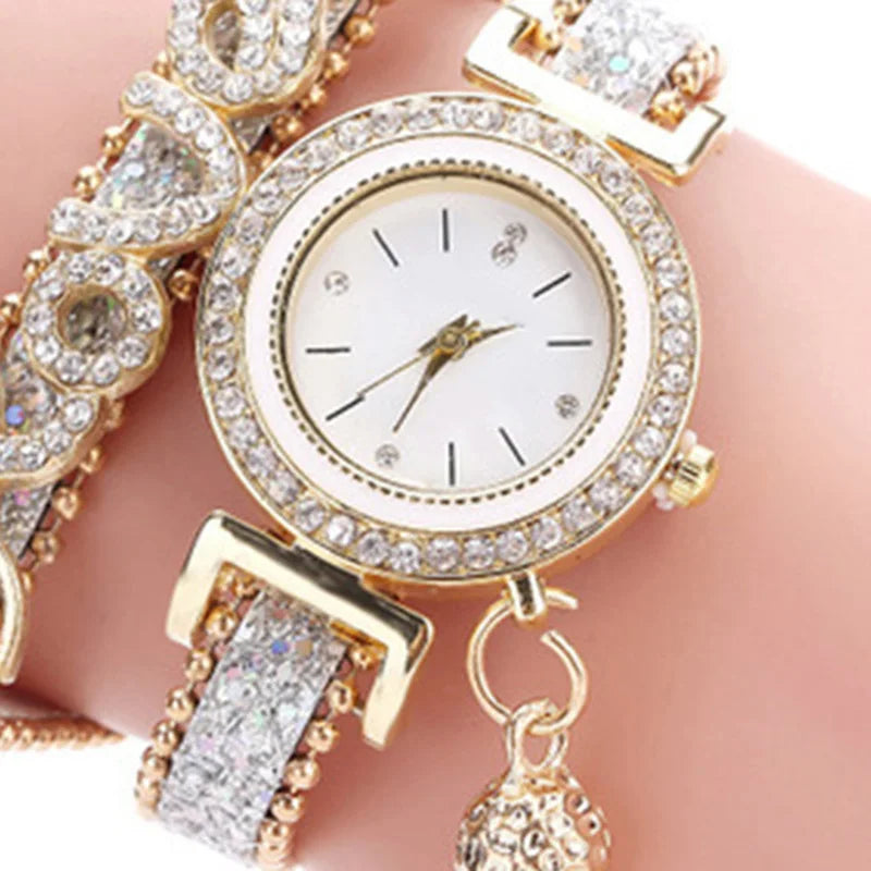 "Women's Pendant Casual Watch - Fashion Diamond Design, Love Print Bracelet Style"