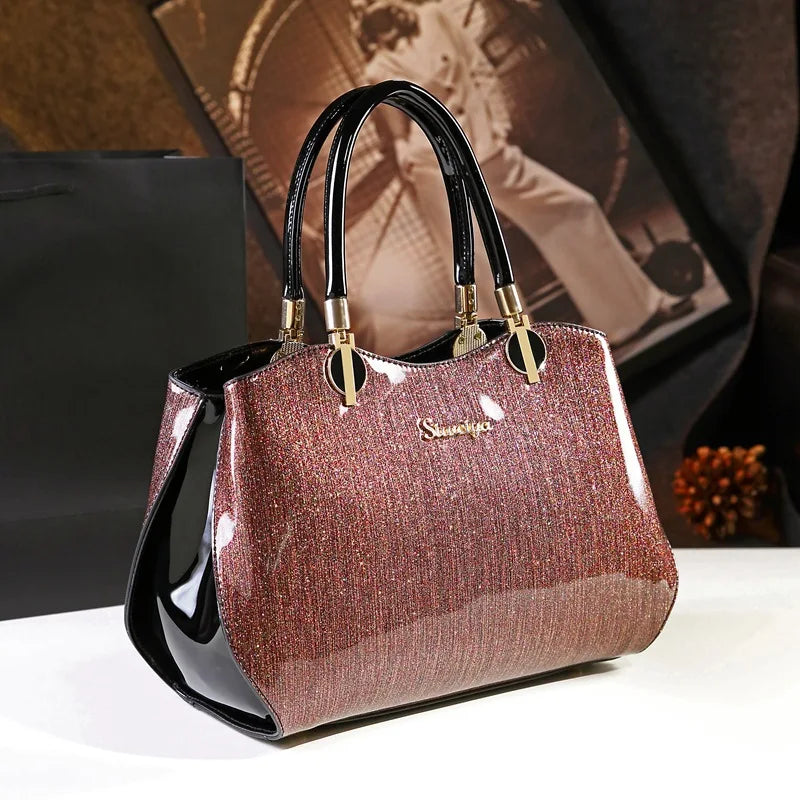 "Chic Minimalist Leather Handbag for Modern Women: Spacious Single Shoulder Crossbody Bag"