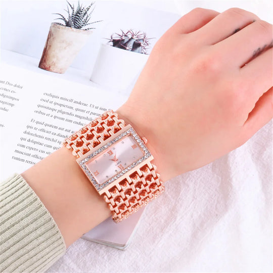 "UTHAI New Women's Watch - Fashionable Light Luxury, Square Diamond Quartz, Lady's Gold Stainless Steel Bracelet Timepiece"