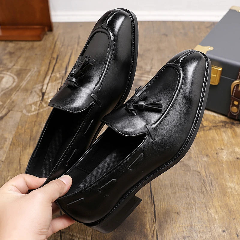 Fashion Large Size Mens Casual Shoes Light Slip on Man Tassels Loafers Designer Leather Moccasins Wedding Party Leather Shoes