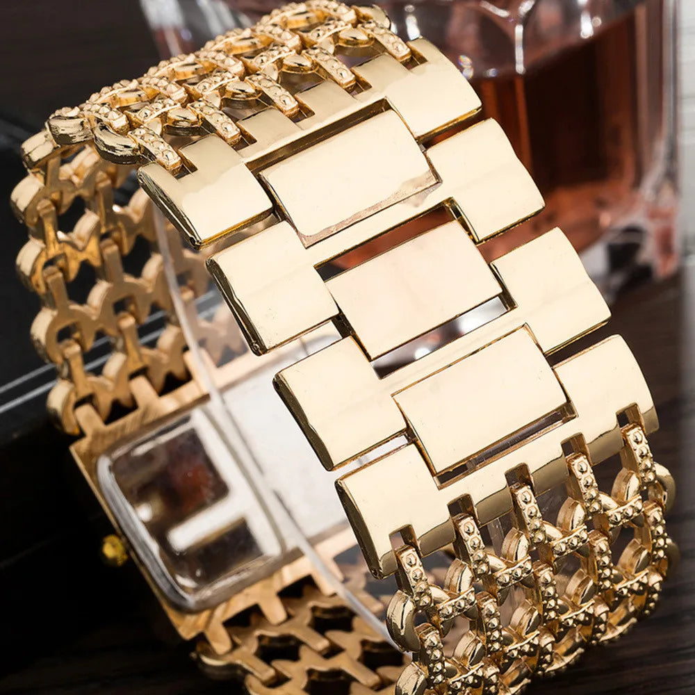 "UTHAI New Women's Watch - Fashionable Light Luxury, Square Diamond Quartz, Lady's Gold Stainless Steel Bracelet Timepiece"