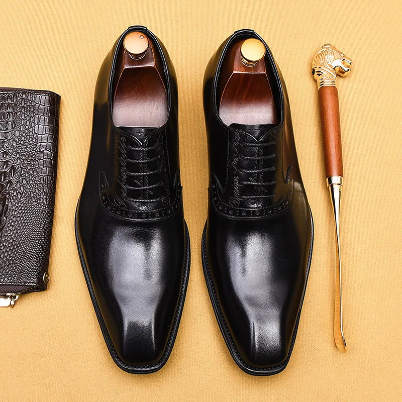 "Handcrafted Luxury Men's Oxford Shoes in Full-Grain Leather: Vintage-Inspired Design for the Modern Office"