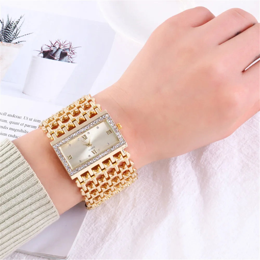 "UTHAI New Women's Watch - Fashionable Light Luxury, Square Diamond Quartz, Lady's Gold Stainless Steel Bracelet Timepiece"