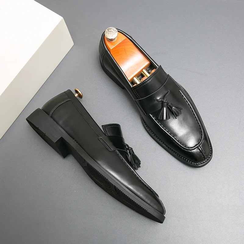 Hot Selling Fashion Tassel Men's Flat Shoes Europe America Lightweight Men's Commuting Work Shoes Party Pointed Dress Shoes