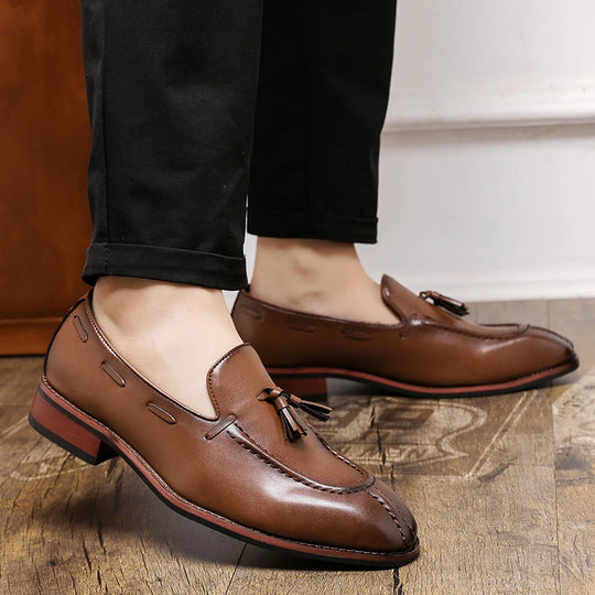 Fashion Large Size Mens Casual Shoes Light Slip on Man Tassels Loafers Designer Leather Moccasins Wedding Party Leather Shoes