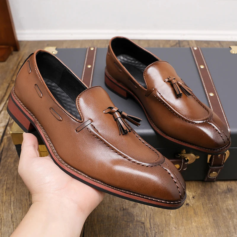 Fashion Large Size Mens Casual Shoes Light Slip on Man Tassels Loafers Designer Leather Moccasins Wedding Party Leather Shoes